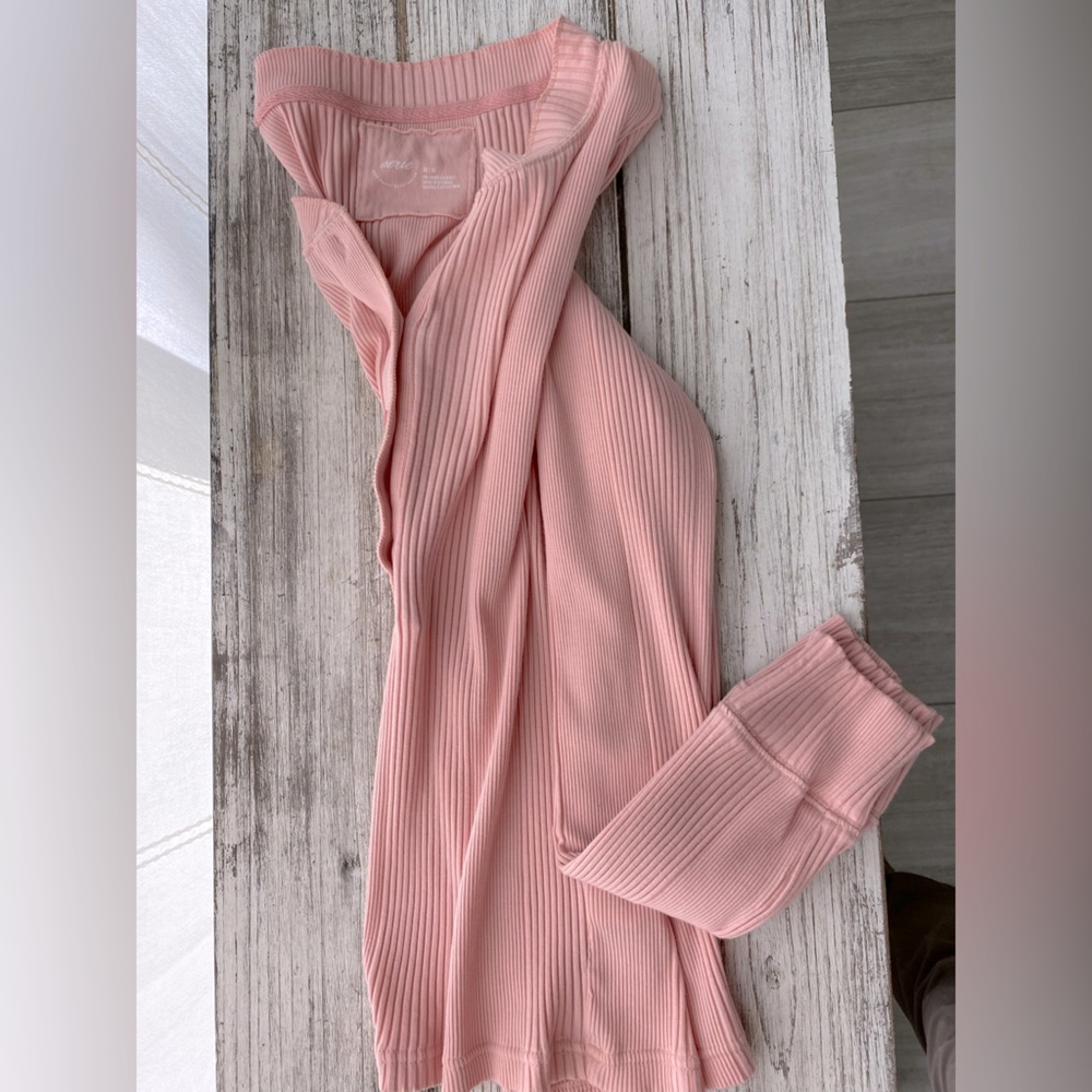 Brand New With Tags. Size M, long sleeve light pink top. Aerie brand - Picture 4 of 5